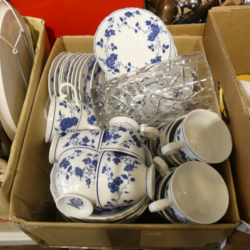 ROYAL MEISSEN B/W CHINA; TRIOS, CEREAL BOWLS + CRYSTAL VASE H.200mm Image 1++