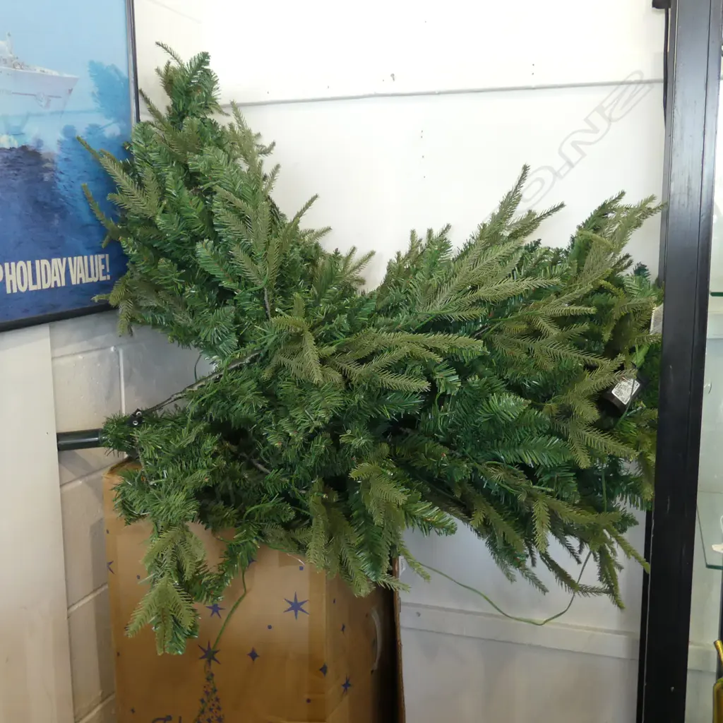 LARGE BOXED CHRISTMAS TREE Image 1++