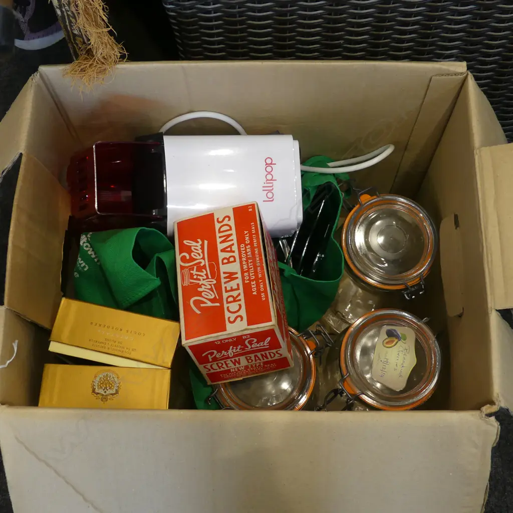 BOX LOT KITCHENALIA Image 1++