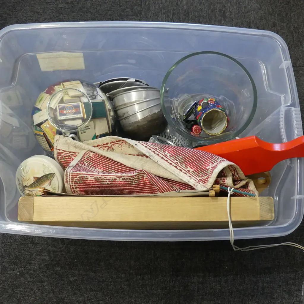 LOT OF KITCHENALIA Image 1++