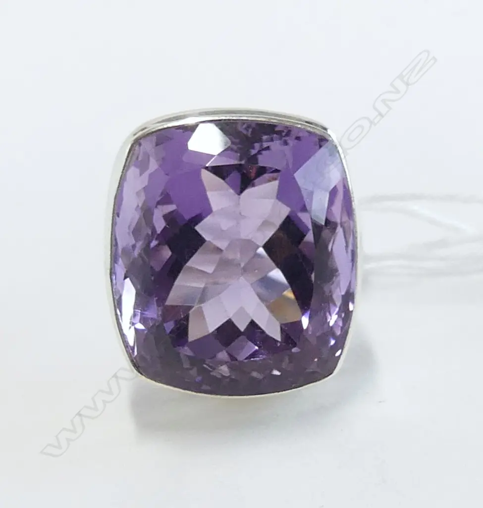 LG SILVER CUSHION CUT AMETHYST RING, SIZE R Image 1++