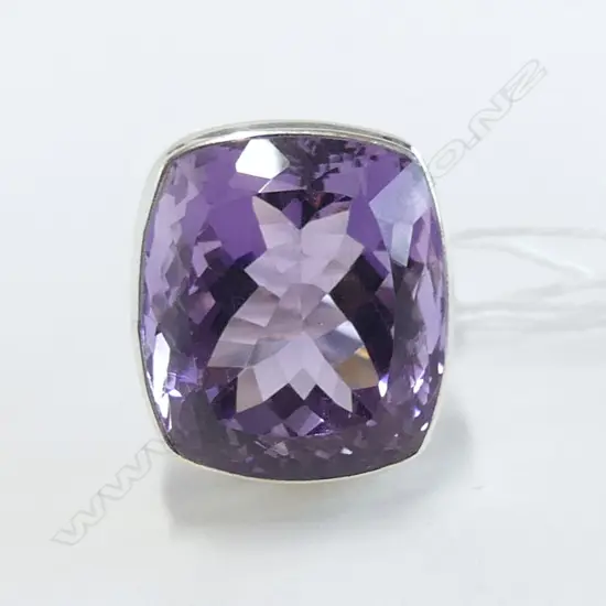 LG SILVER CUSHION CUT AMETHYST RING, SIZE R