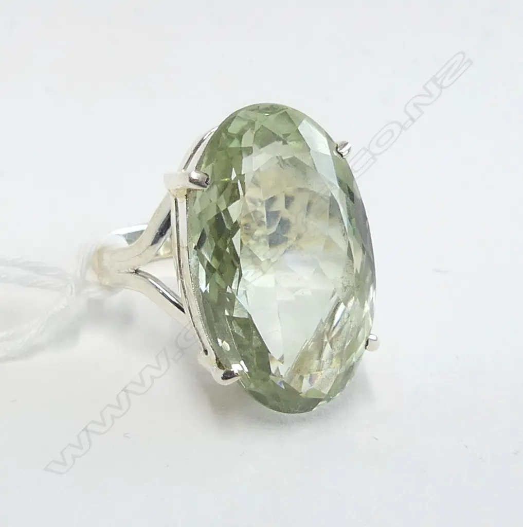 SILVER OVAL CUT GREEN AMETHYST RING  SIZE P Image 1++