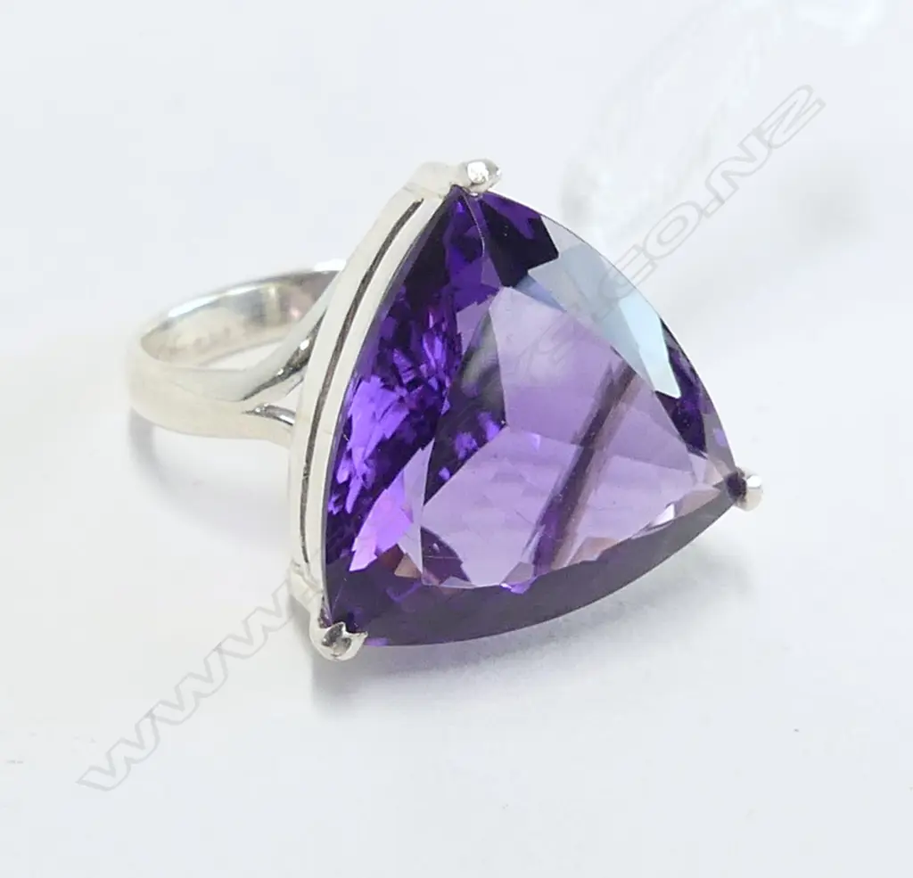 SIVER DIAMOND CUT AMETHYST RING, SIZE Q Image 1++