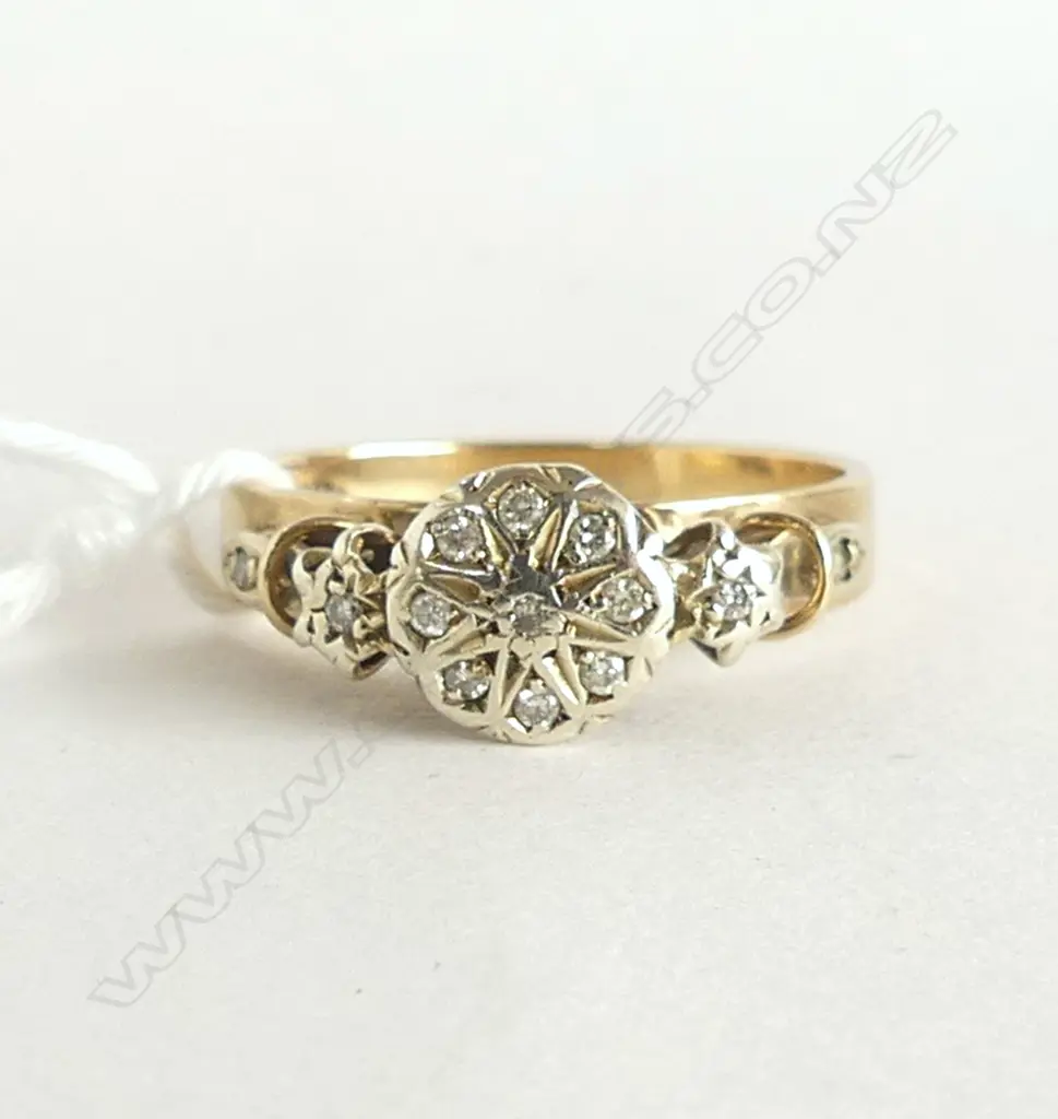 9CT DIAMOND CLUSTER RING 3.5gms SIZE O Image 1++