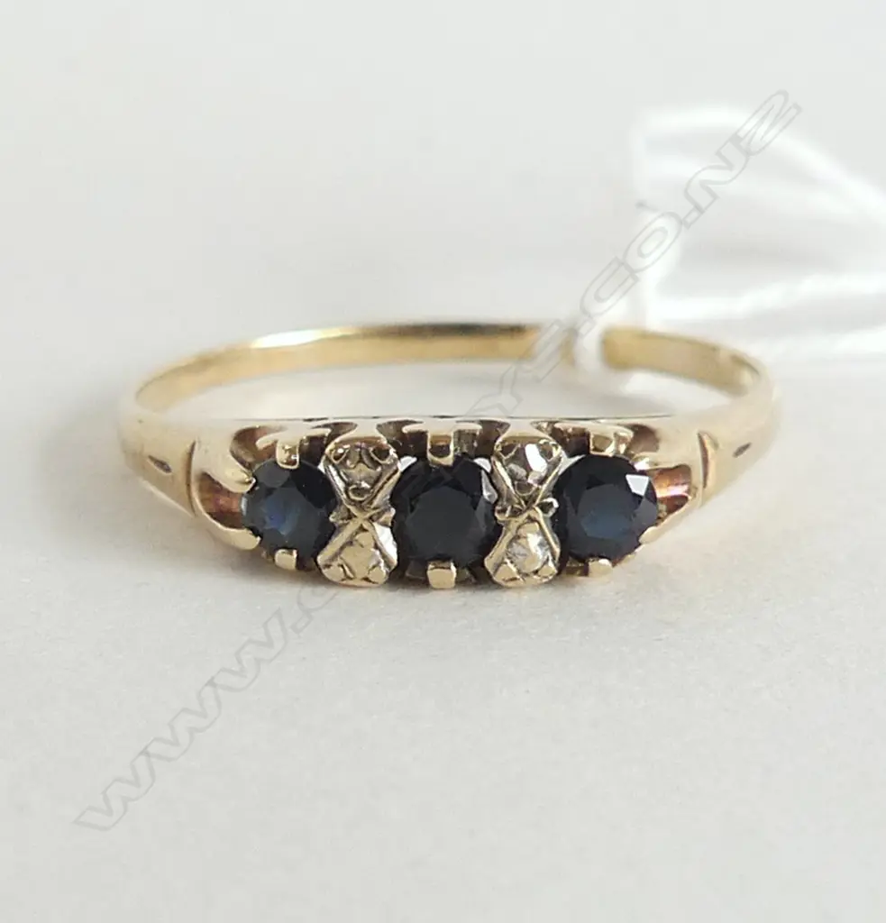 9CT 3x BLACK SAPPHIRES, NO DIAMONDS RING 2.0gms SIZE X Image 1++