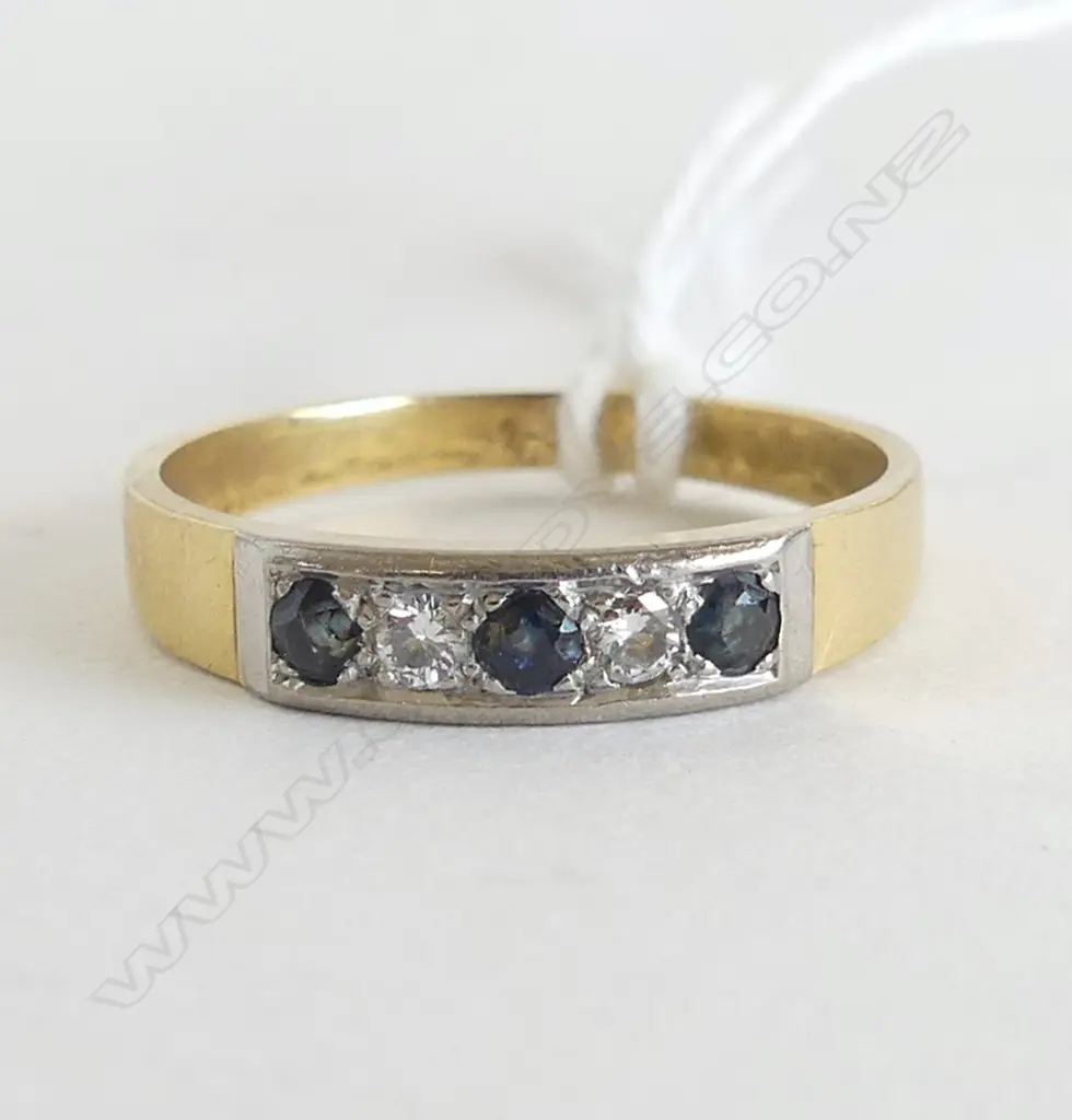 18CT YELLOW GOLD DIAMOND & SAPPHIRE RING SIZE O Image 1++