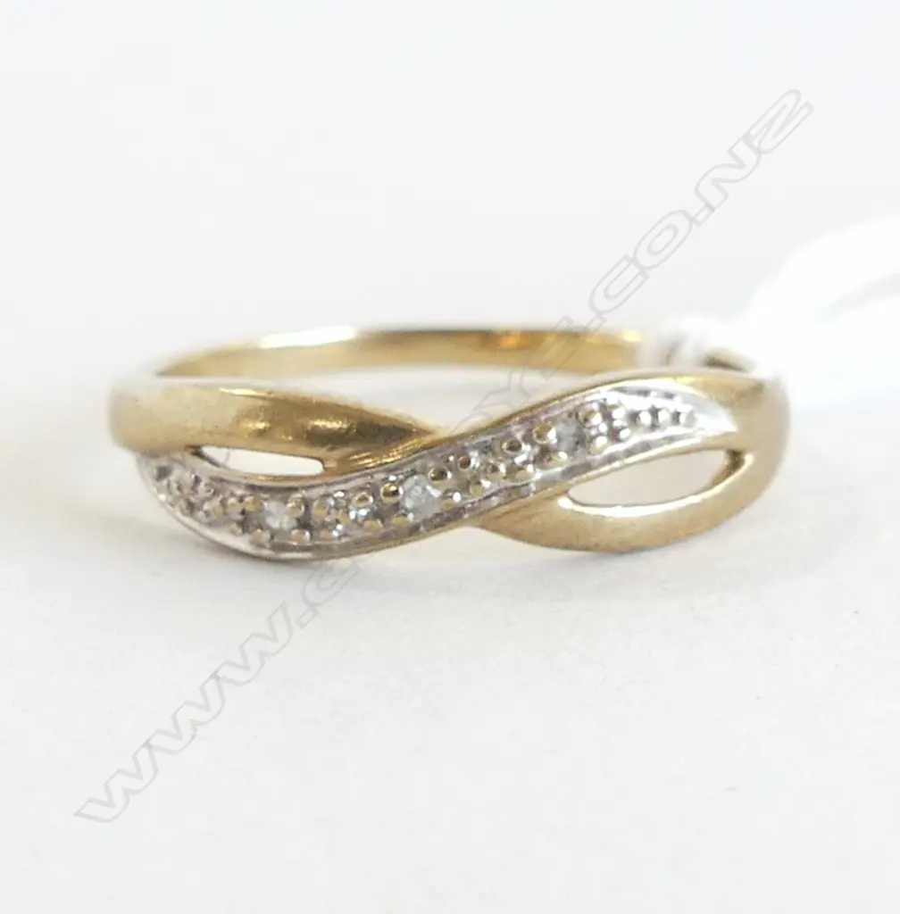 9CT GOLD & DIAMOND RING 1.3G SIZE M Image 1++