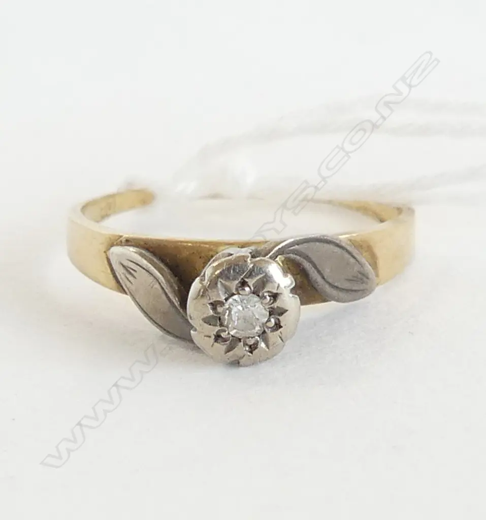 9CT GOLD & DIAMOND SOLITARE RING SIZE L  1.8 GRAMS Image 1++