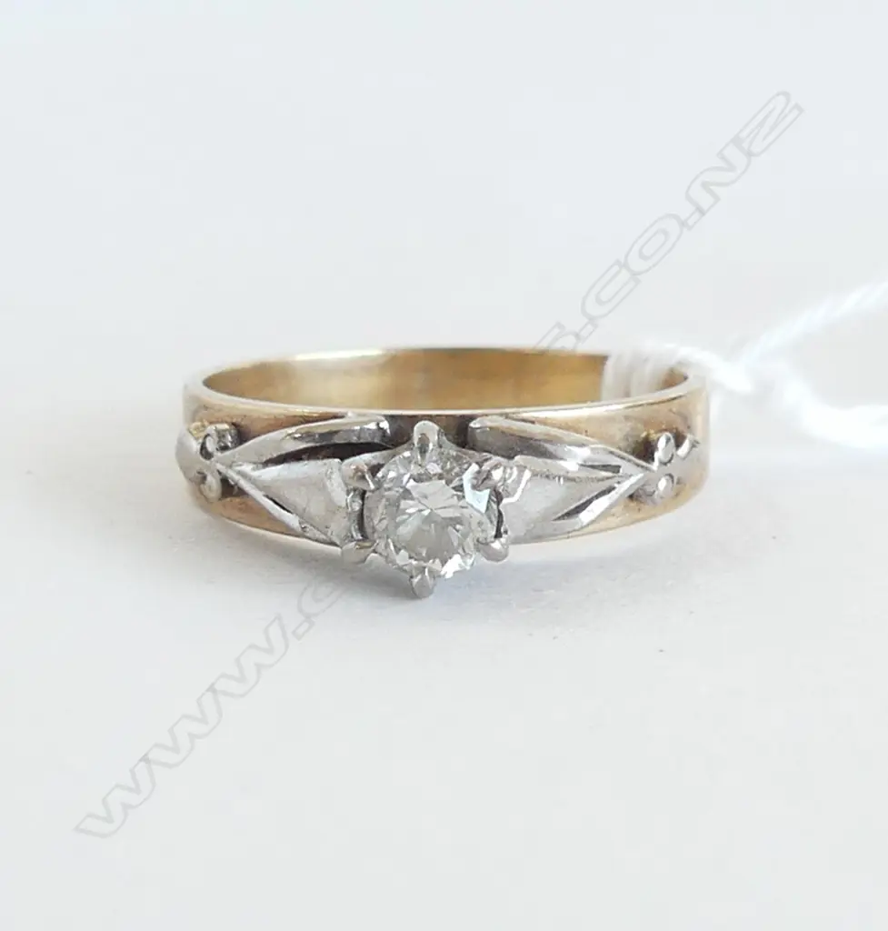 18CT GOLD  DIAMOND SOLITARE DIAMOND RING SIZE M 1/2 Image 1++