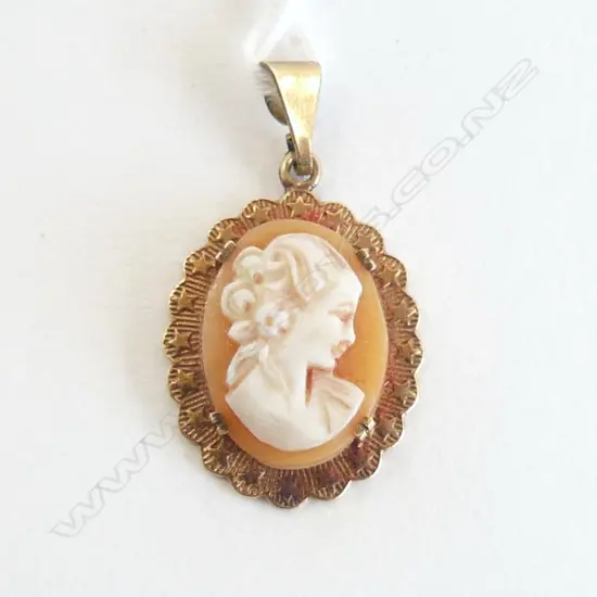 9CT GOLD CAMEO PENDANT TOTAL WIEGHT 2.7G
