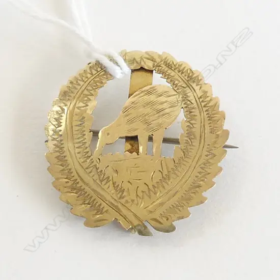 9CT GOLD NZ DEFENCE FORCE BADGE  1.9G