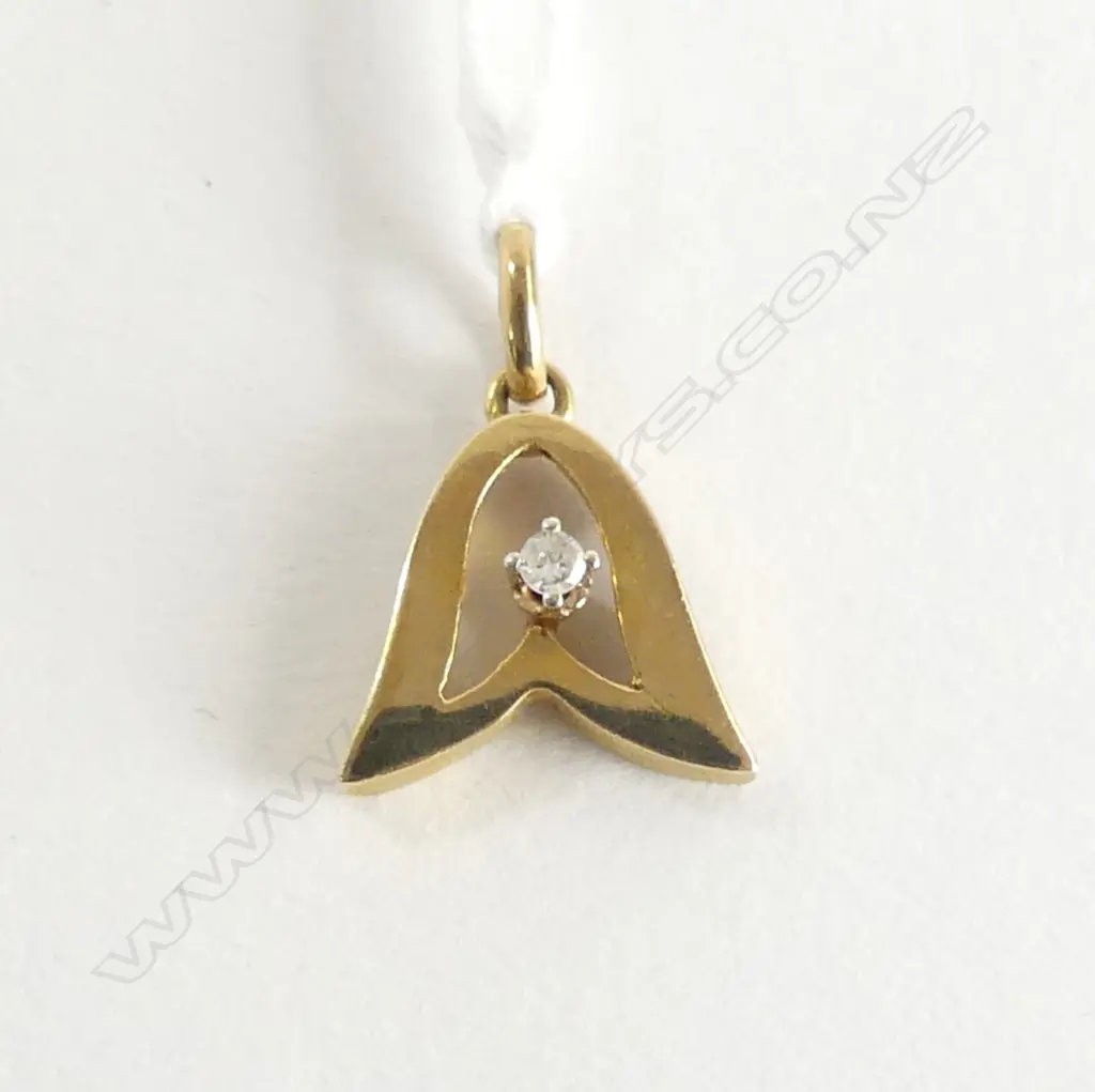 9CT GOLD AND DIAMOND PENDANT 1.25gms Image 1++