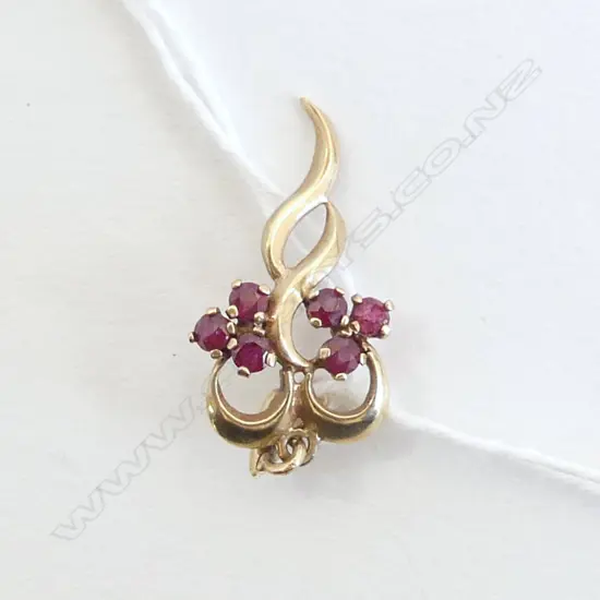 9CT GOLD & RUBY PENDANT 1.6 G