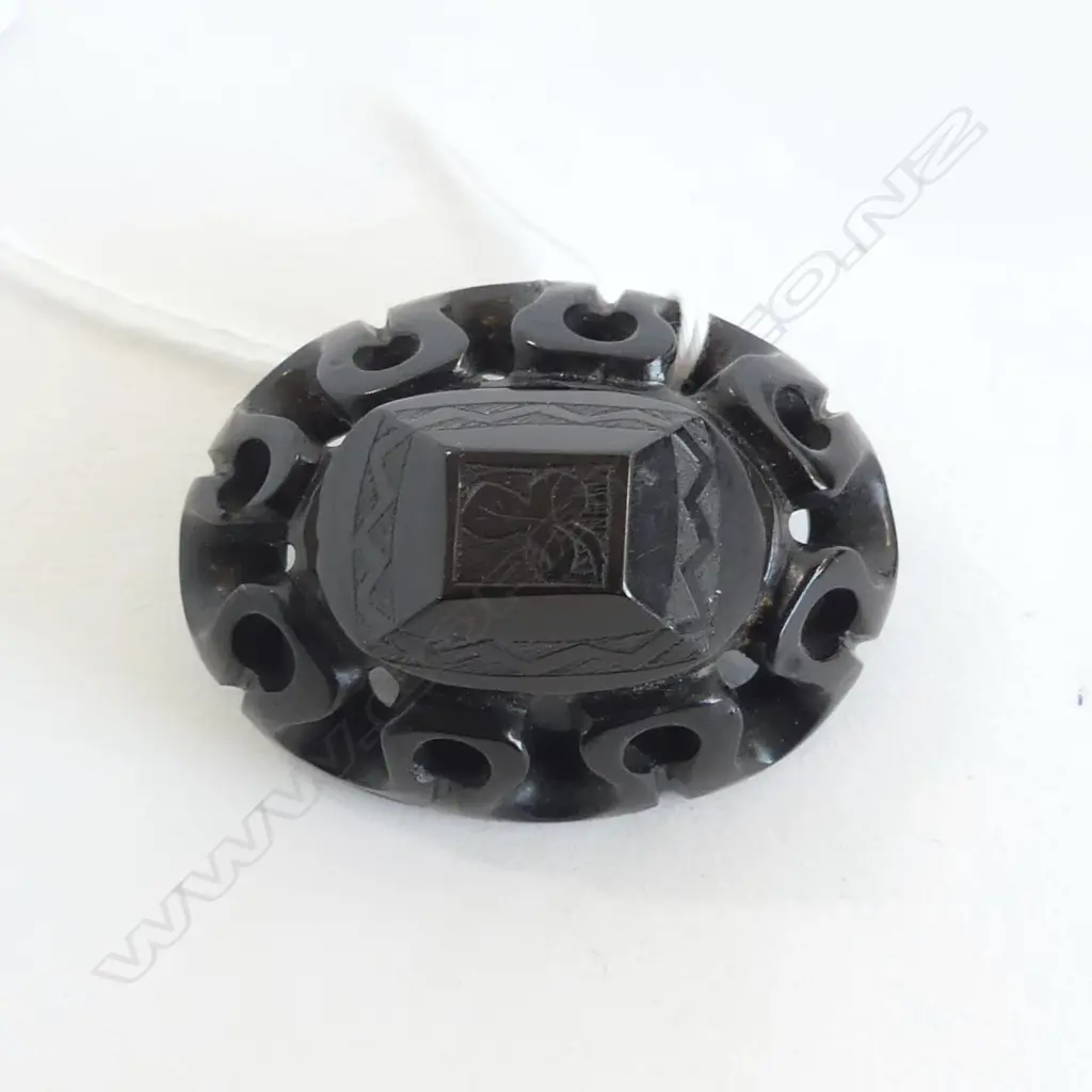 VICT JET BROOCH L50MM Image 1++