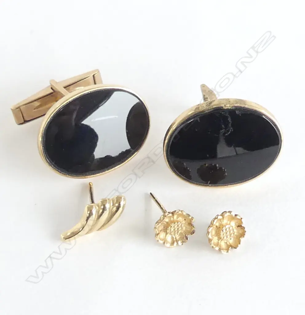 PR 9CT/ONYX CUFFLINKS (af) AND 9CT GOLD STUDS 12gms Image 1++