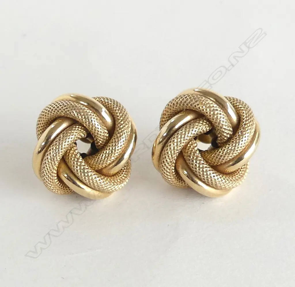 PAIR OF 9CT GOLD KNOT EARRINGS 4.67gms Image 1++