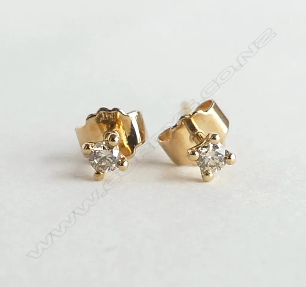 PR 9ct DIAMOND STUDS, D=0.10ct Image 1++