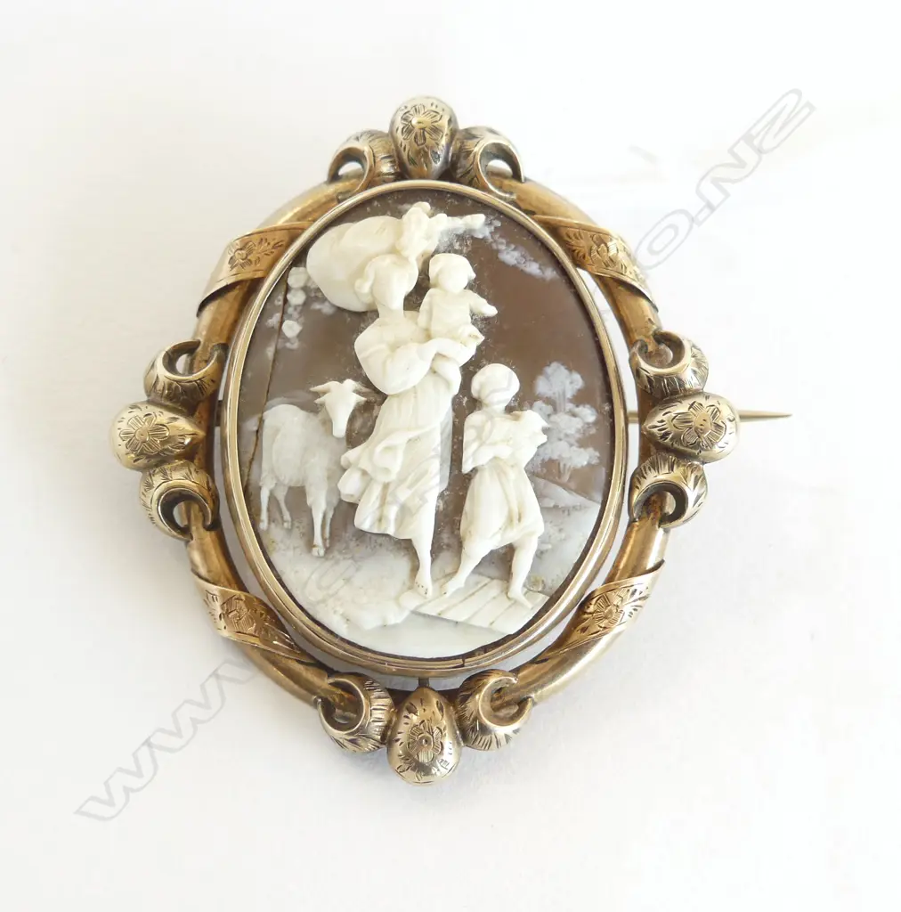 LG ANTQUE 10CT GOLD-MOUNTED CAMEO BROOCH/PENDANT, 29.7gm, 60 x 55mm FAULTS Image 1++