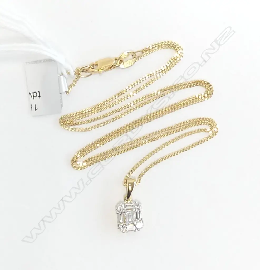 18ct DIAMOND CLUSTER PENDANT 0.30ct on 9ct CHAIN Image 1++