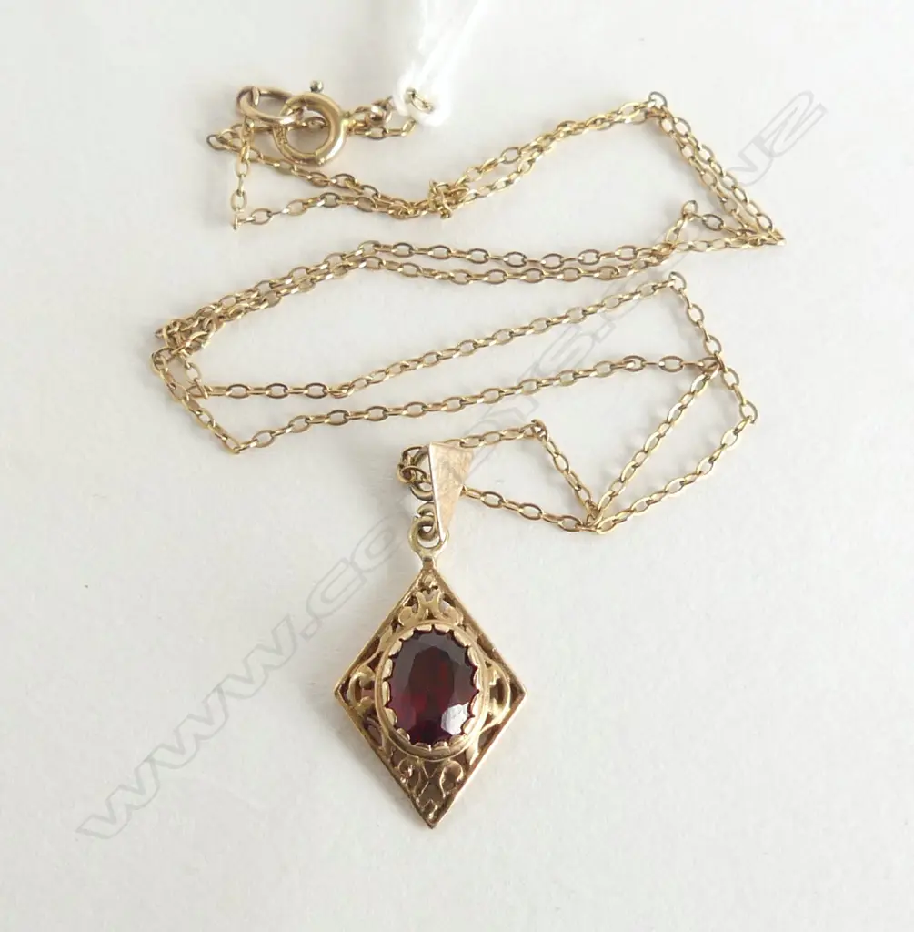 9ct PENDANT NECKLACE, RED STONE 2.6gms Image 1++
