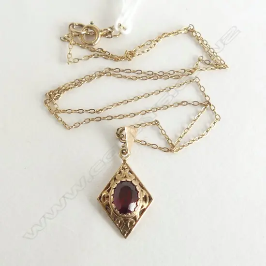 9ct PENDANT NECKLACE, RED STONE 2.6gms