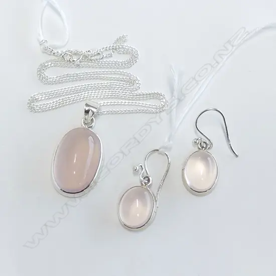 SILVER ROSE QUARTZ OVAL PENDANT ON SILVER CHAIN & PR SILVER ROSE QUARTZ EARRINGS