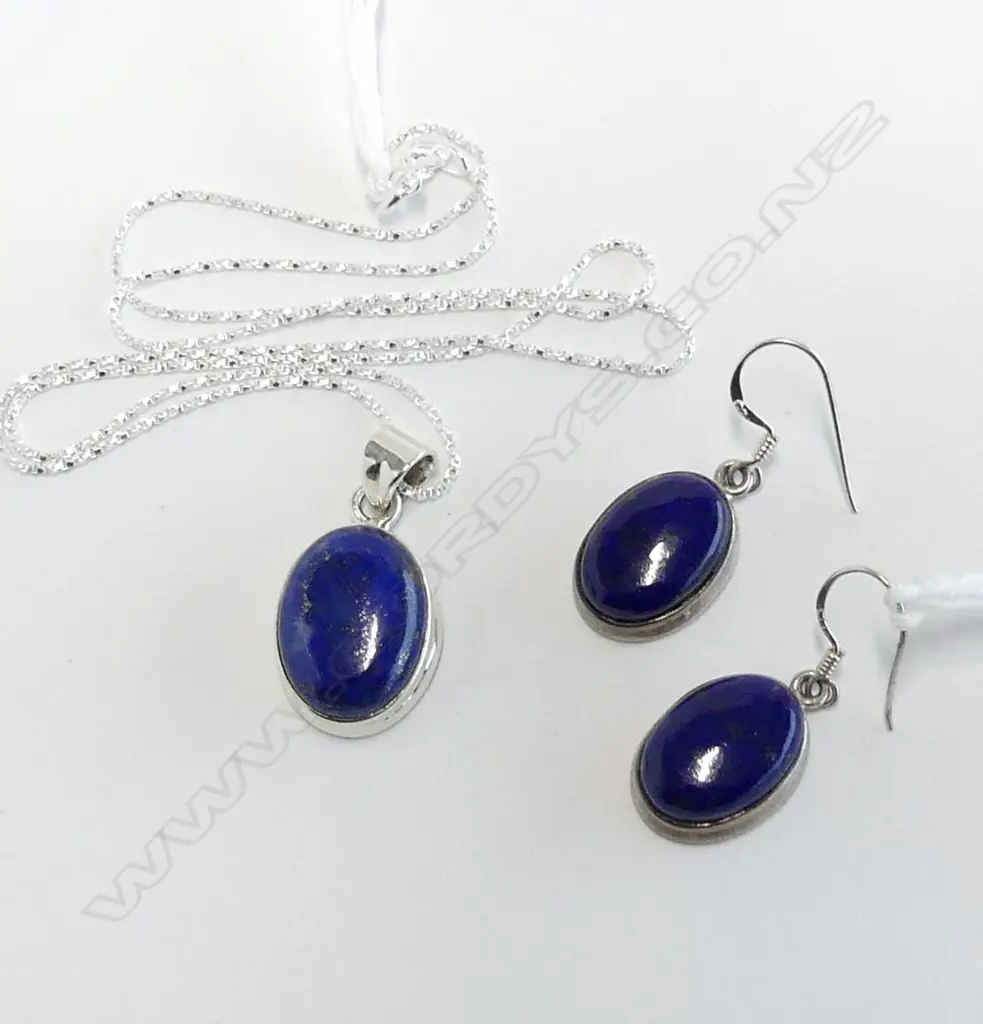 LAPIS & SILVER OVAL PENDANT ON SILVER CHAIN & PR LAPIS SILVER EARRINGS Image 1++