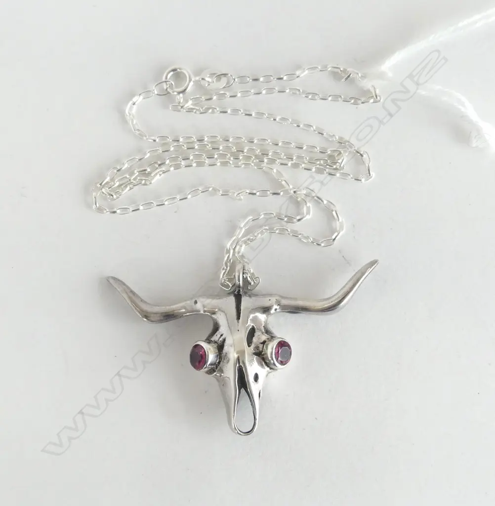 SILVER SKULL PENDANT w PINK STONE EYES ON SILVER CHAIN Image 1++
