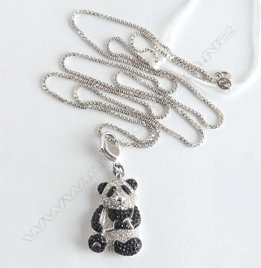 SWAROVSKI PANDA BEAR PENDANT ON STG CHAIN Image 1++