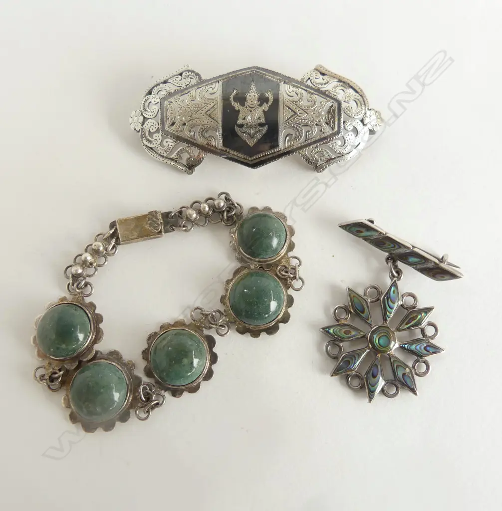 3 PCES STG SILVER JEWELLERY; 2 BROOCHES + BRACELET Image 1++