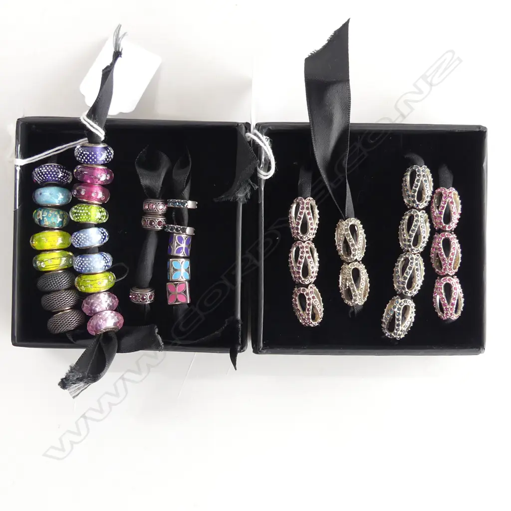 37 ELVOLVE & OTHER BRANDED SILVER BRACELET CHARMS Image 1++