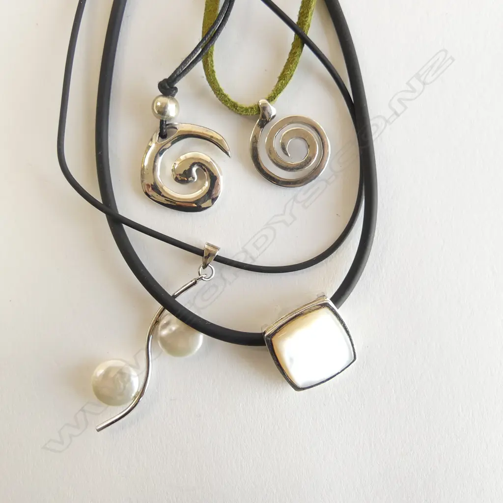 4 SILVER & MOP SET NECKLACES, NEW Image 1++