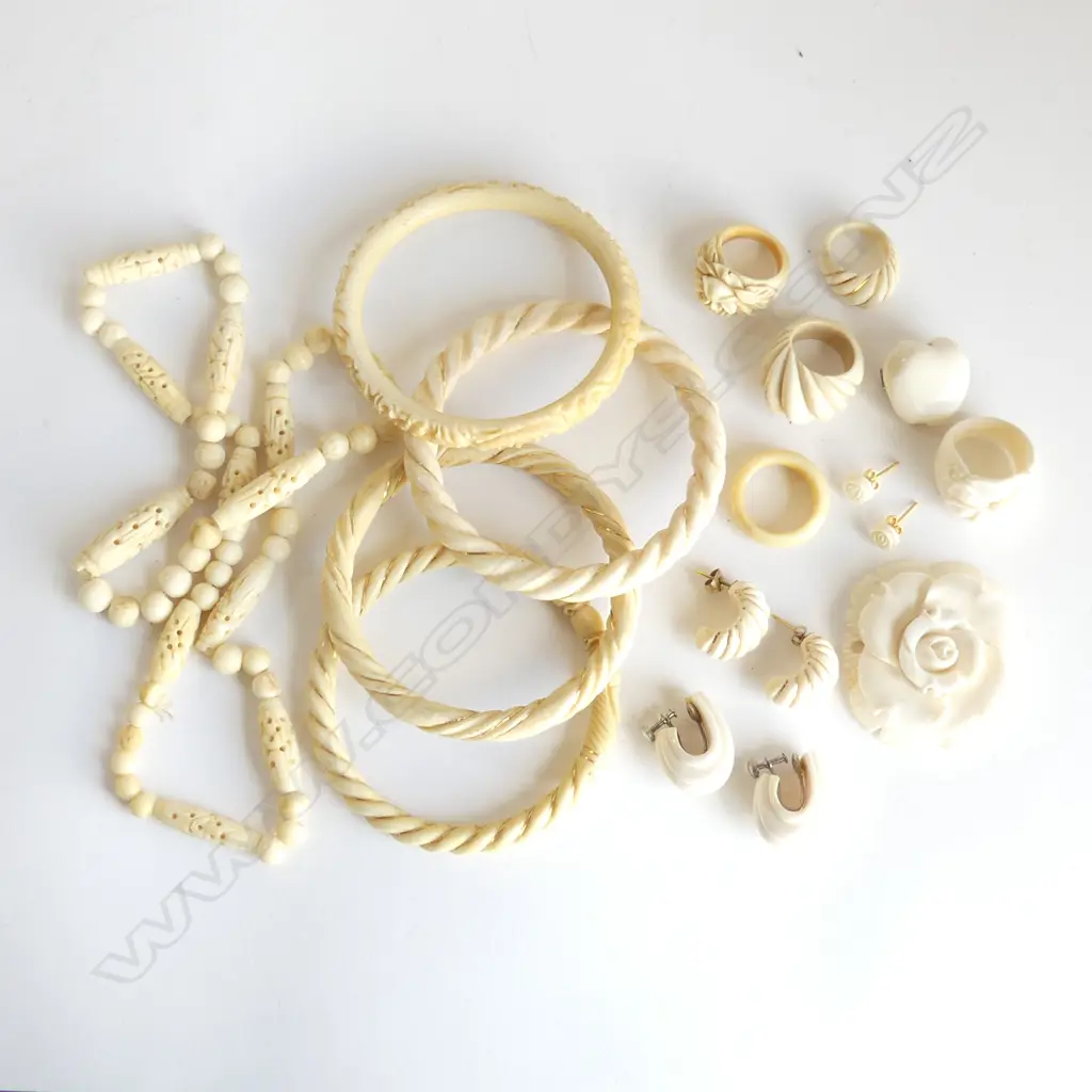 ASST. IVORY JEWELLERY; 4 BANGLES (some with 14ct wire), NECKLACE, 5 RINGS ETC Image 1++