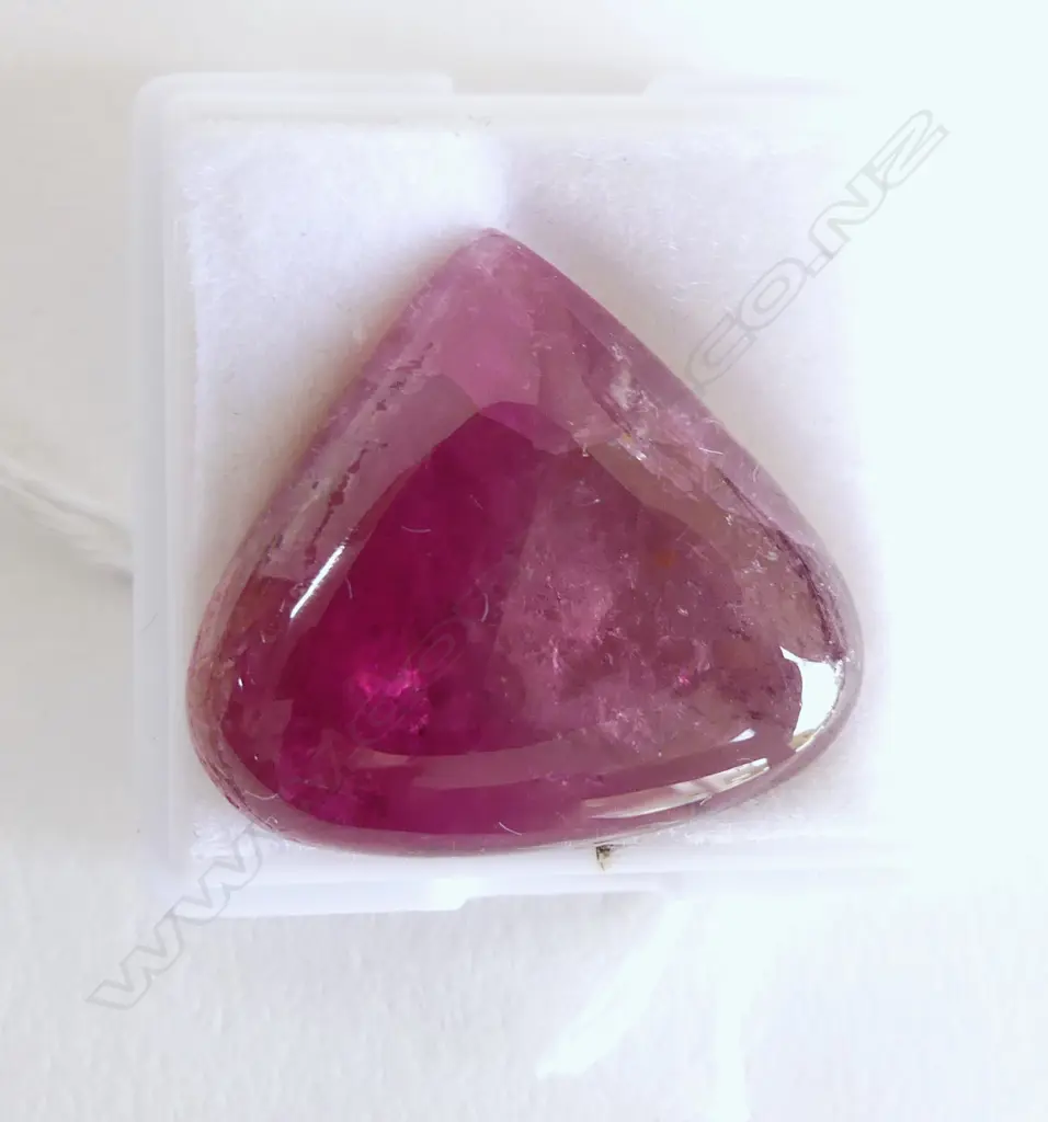 20.4CT PINK TOURMALINE TRIANGULAR CABOCHON 20x22mm Image 1++