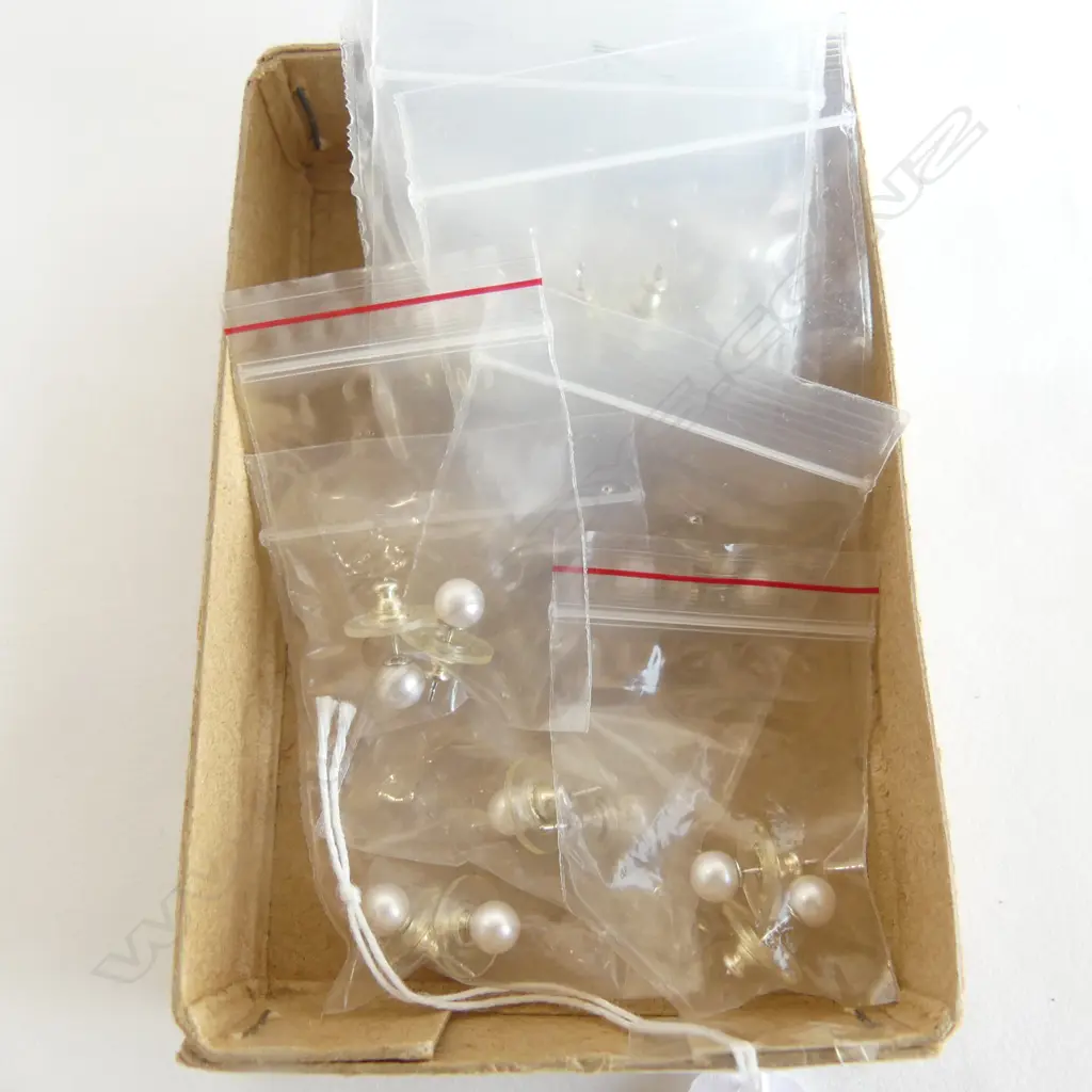 15 PRS SILVER SET FRESHWATER PEARL STUD EARRINGS, NEW Image 1++