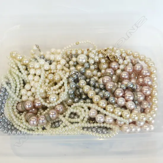 QUANTITY FAUX PEARL JEWELLERY