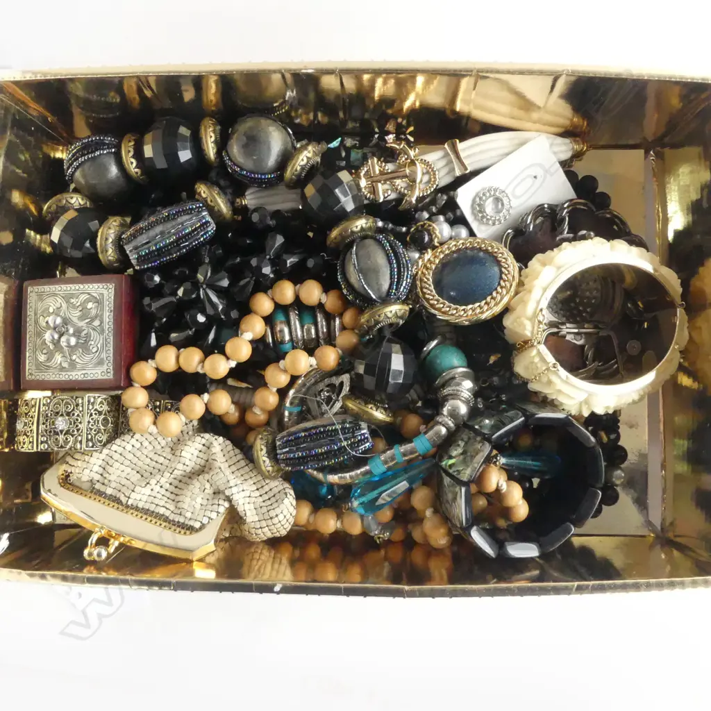 ASST. COSTUME JEWELLERY Image 1++