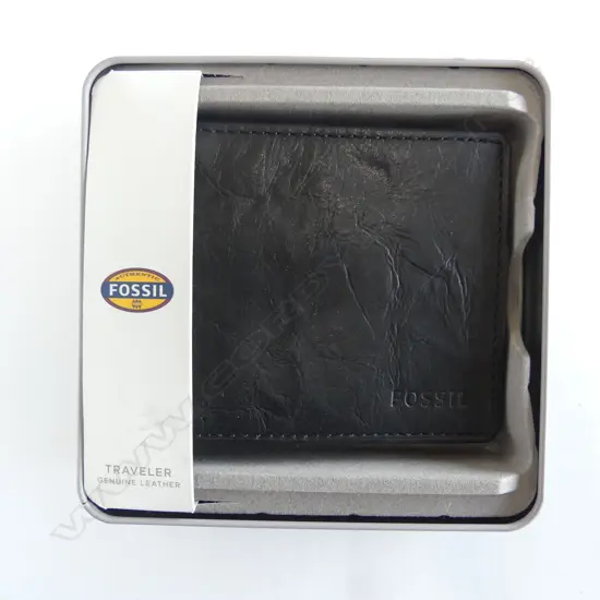 FOSSIL BRAND LEATHER WALLET, NEW