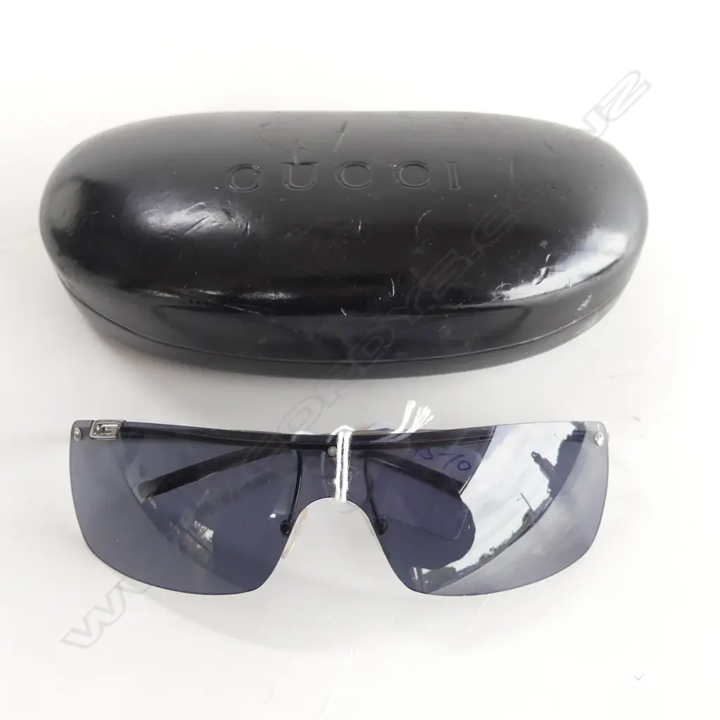 PR ORIGINAL GUCCI SUNGLASSES IN CASE Image 1++