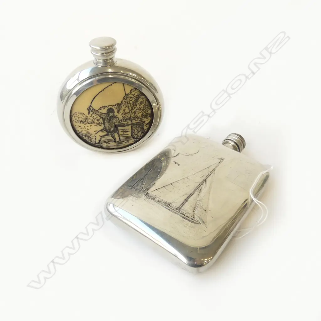 2 PEWTER HIP FLASKS H.135mm Image 1++