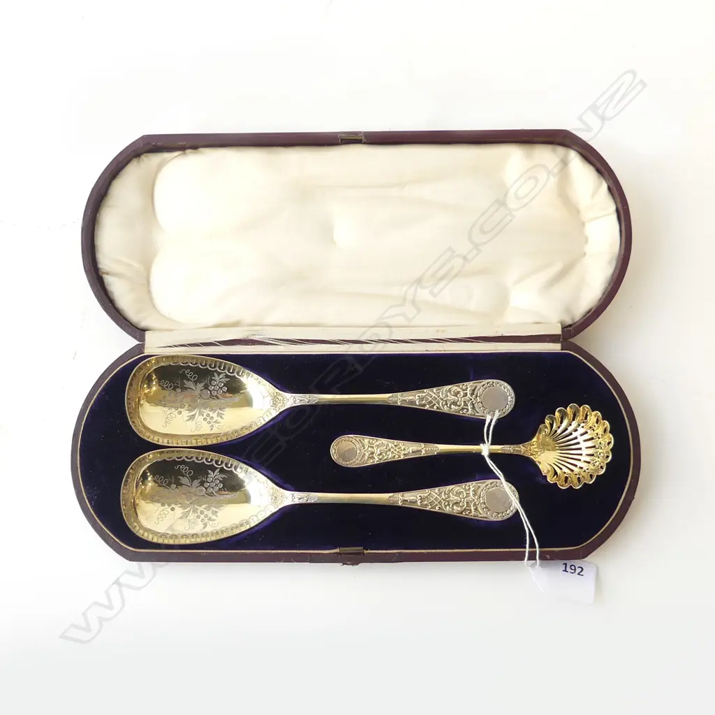 PR VICT. STG SILVER BERRY SPOONS & SIFTER 184gms, CASED Image 1++