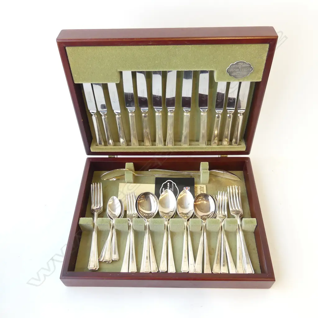 SILVER PLATE CUTLERY CANTEEN Image 1++