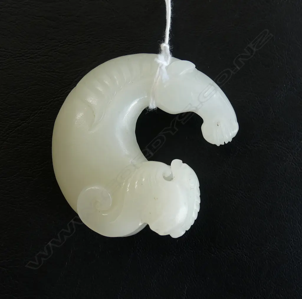 ORIENTAL JADE HORSE & BAT CARVING 55mm dia Image 1++