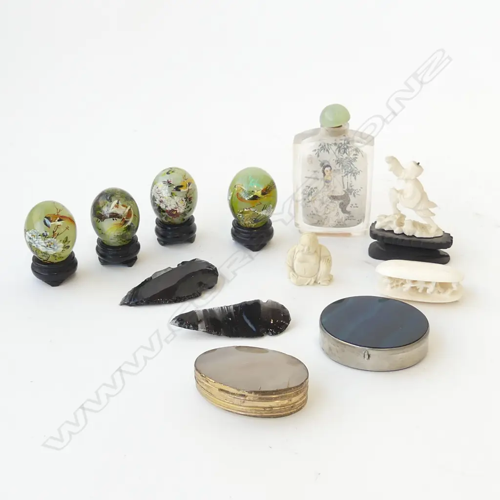 ASST. ITEMS INCL. 3 PCES CARVED IVORY (DREAM SHELL W.50mm, 2 FIGURES), SNUFF BOTTLE ETC Image 1++