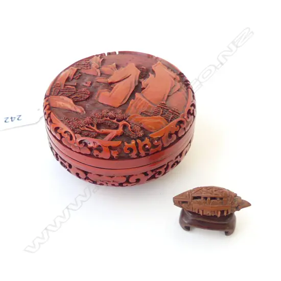 **RTV** RESIN CINNABAR CONTAINER 90mm dia + CARVED PEACH PIP L.40mm