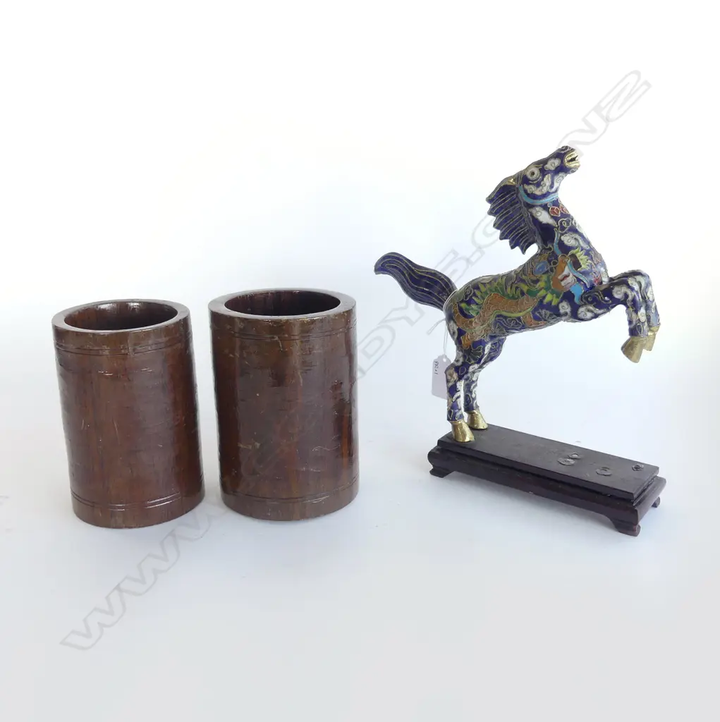 2 WOODEN BRUSH POTS H.140mm + CLOISONNE HORSE H.250mm Image 1++