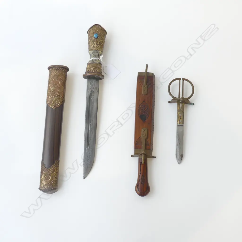 2 KNIVES IN WOODEN SCABBARDS L.380, 310mm Image 1++