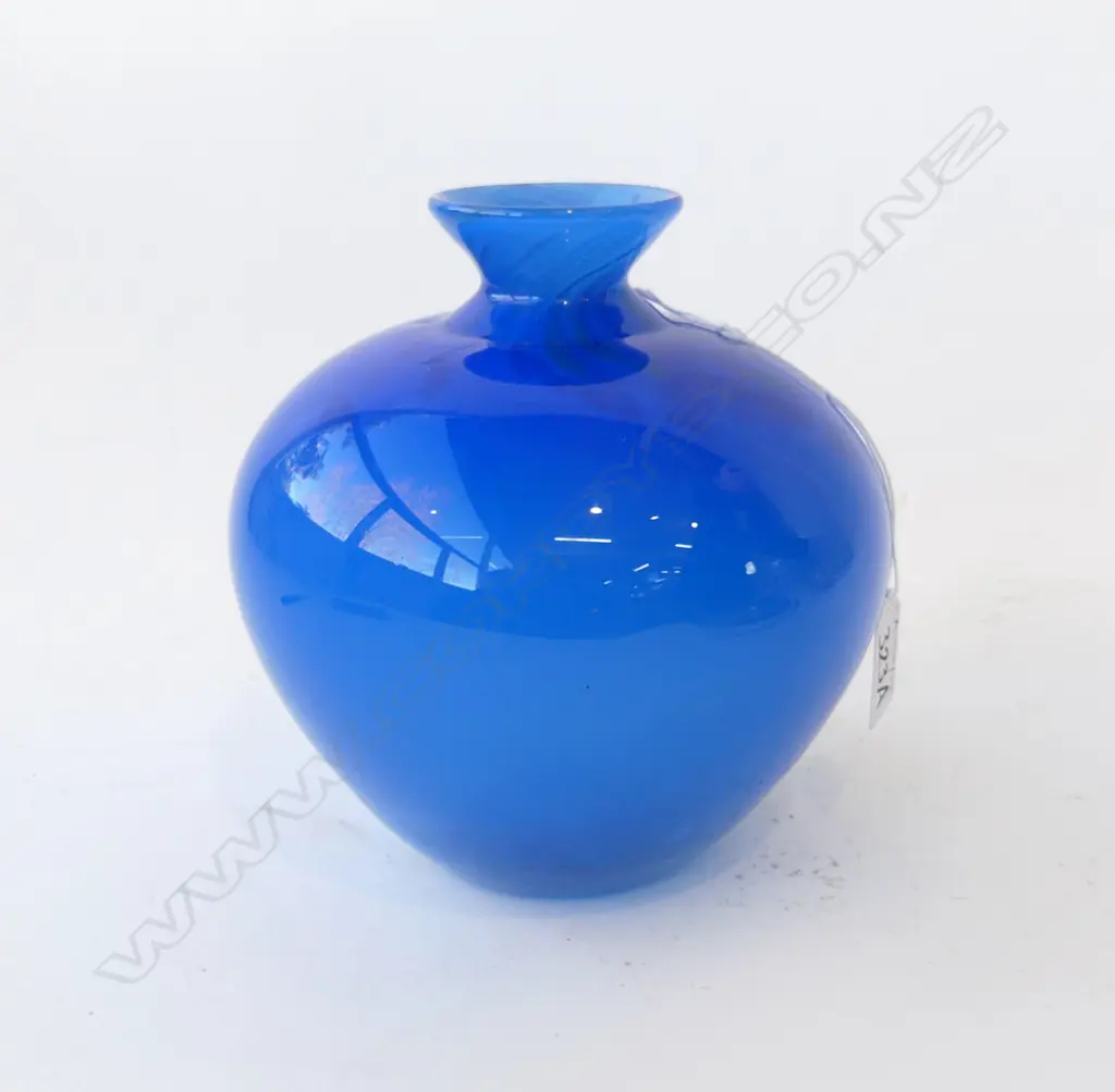 BLUE ART GLASS VASE, SIGNED ANDREW WILLIAMS '90 H.175mm Image 1++