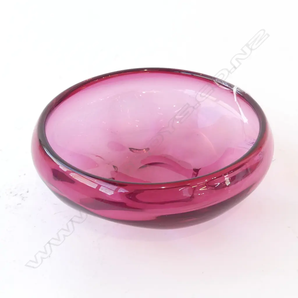 PINK ART GLASS BOWL 215mm dia Image 1++